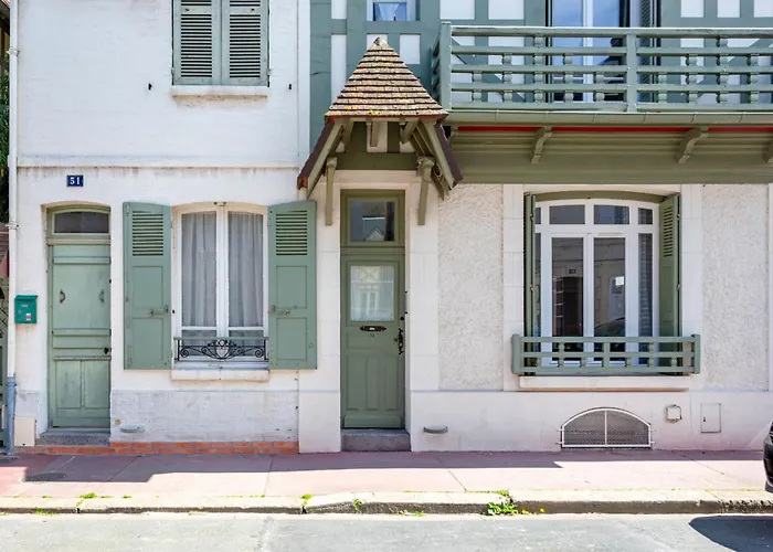 Victor Hugo By Interhome Feriehus